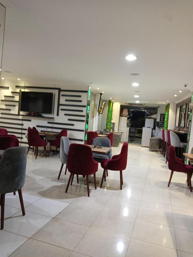Mesho Falcon Pyramids View Inn Kafret el-Gabal Екстериор снимка